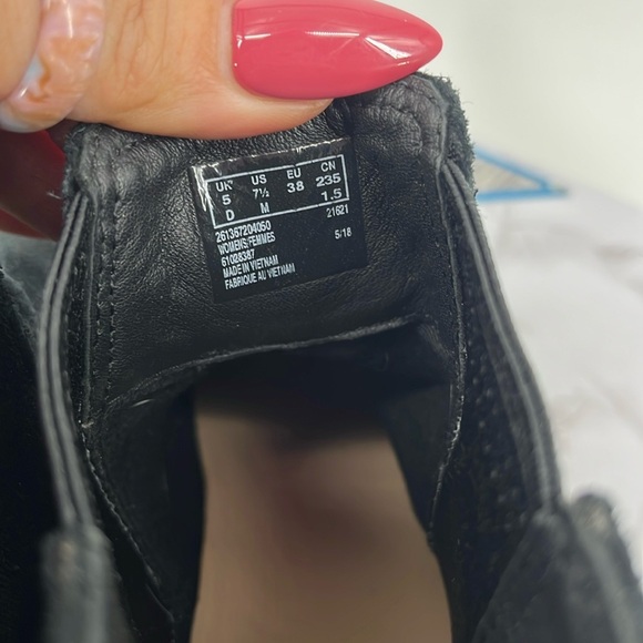 CLARKS Clarkdale Arlo Low Heel Ankle Boots Black Suede Pull On Classic Sz 7.5 M - Picture 3 of 8